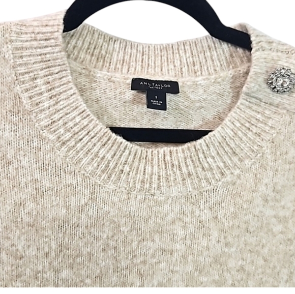 Ann Taylor Crewneck Button-Shoulder Detail 3/4 Sleeve Sweater Size Small - Picture 3 of 14